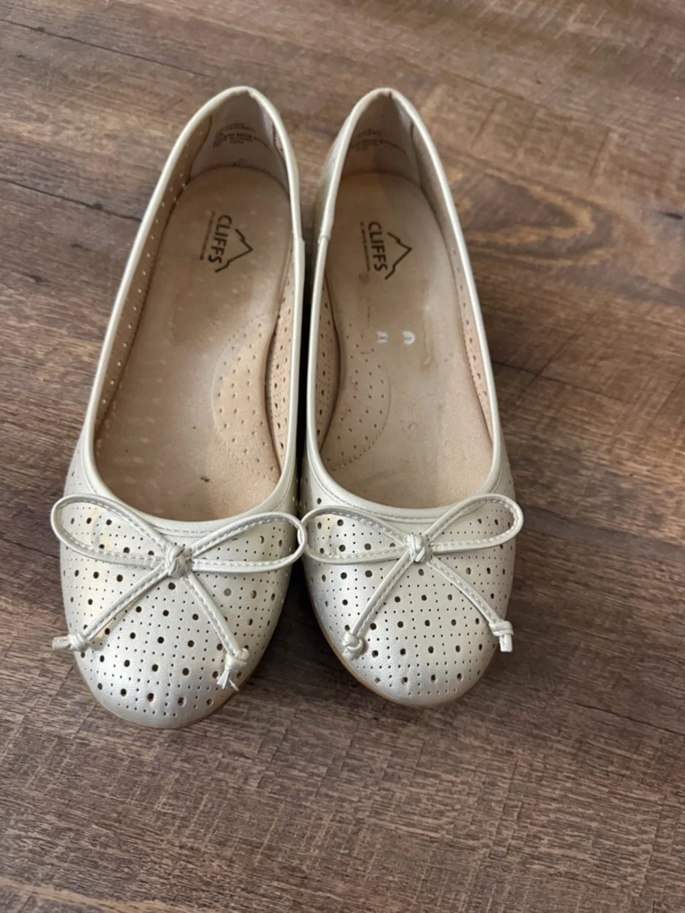 Cliffs by WHITE MOUNTAIN Cream Perforated Ballet Flats with Bow - Picture 2 of 6
